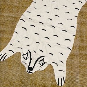 Minimal adorable bear blanket (or can be styled as an indoor rug)